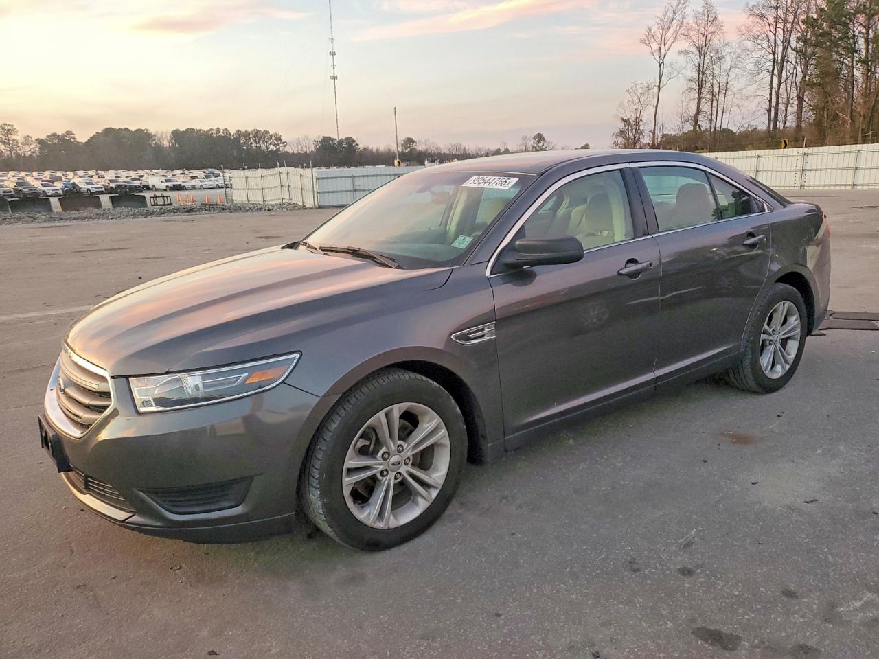 FORD TAURUS SE 2018
