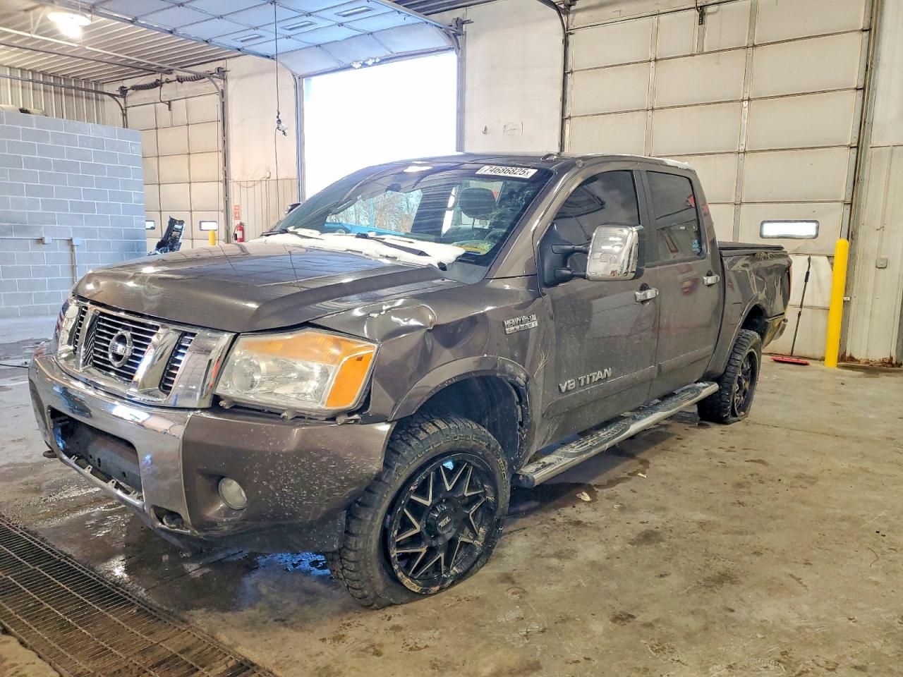 NISSAN TITAN 2014