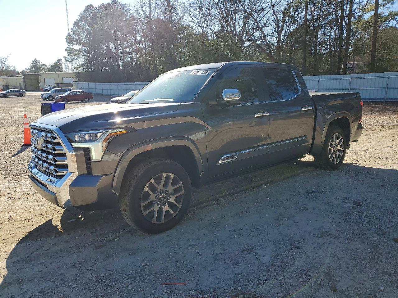 TOYOTA TUNDRA 2024