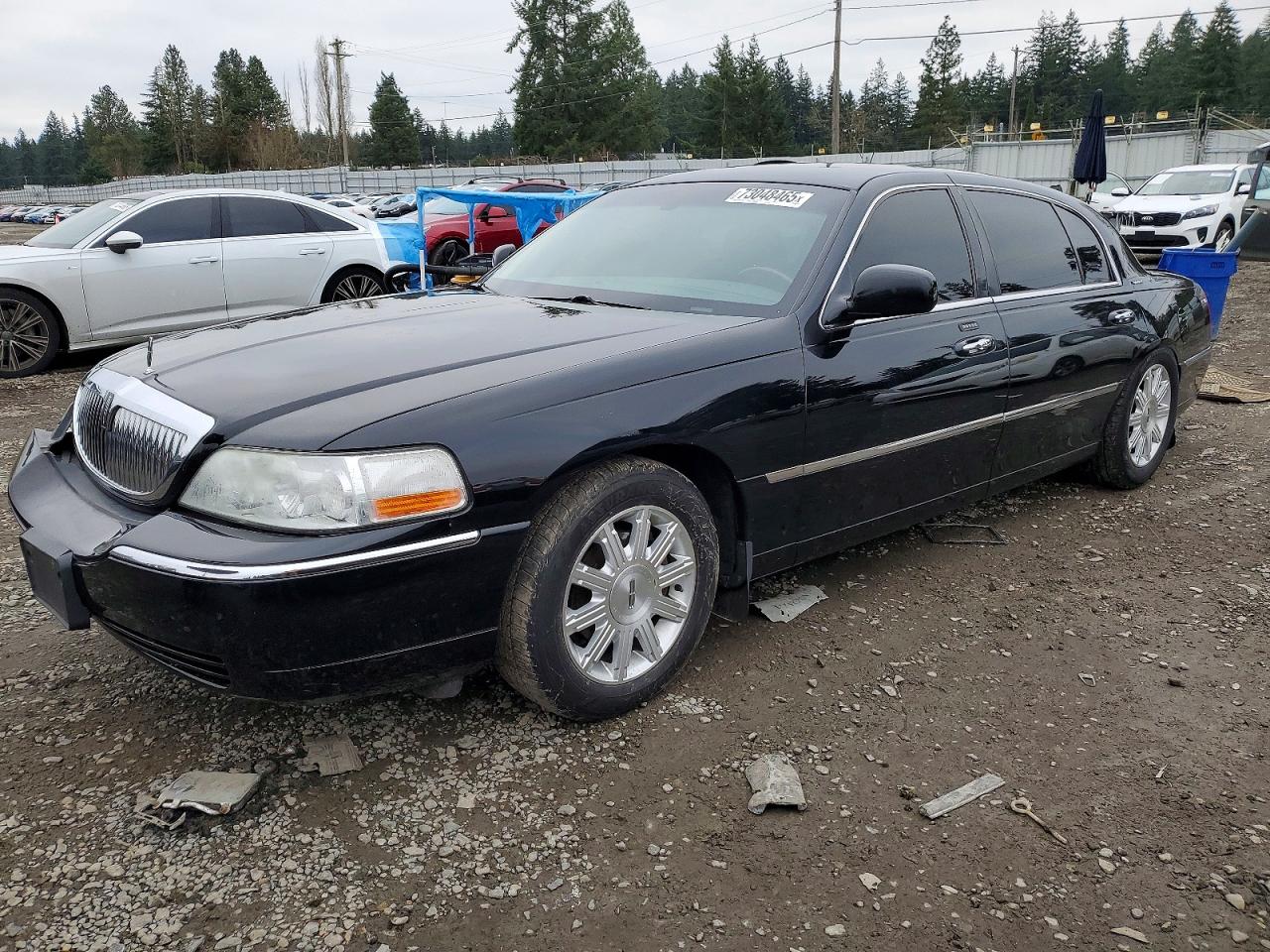 LINCOLN TOWN CAR 2011