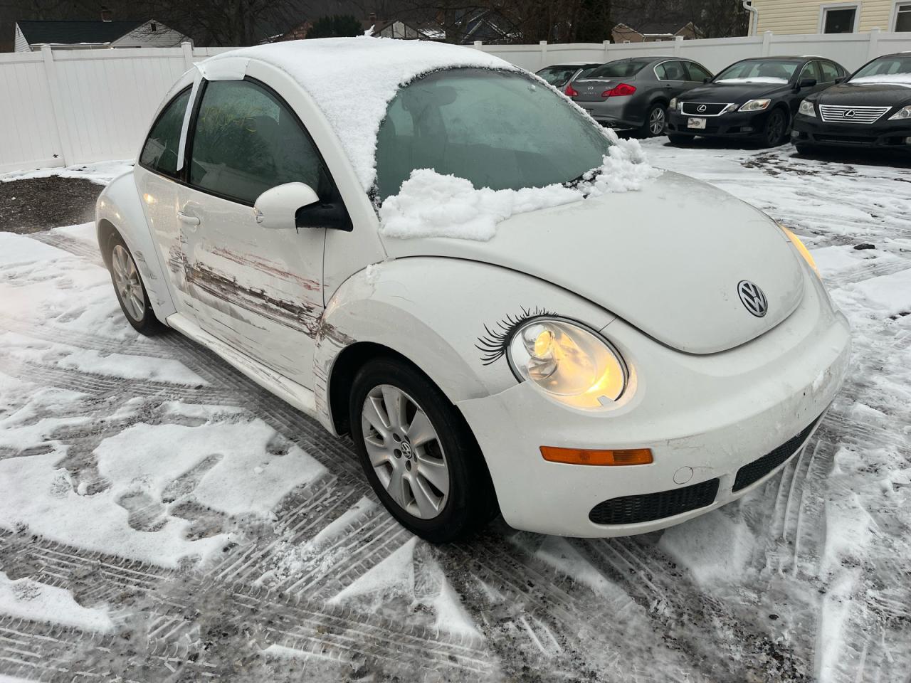 VOLKSWAGEN NEW BEETLE 2010