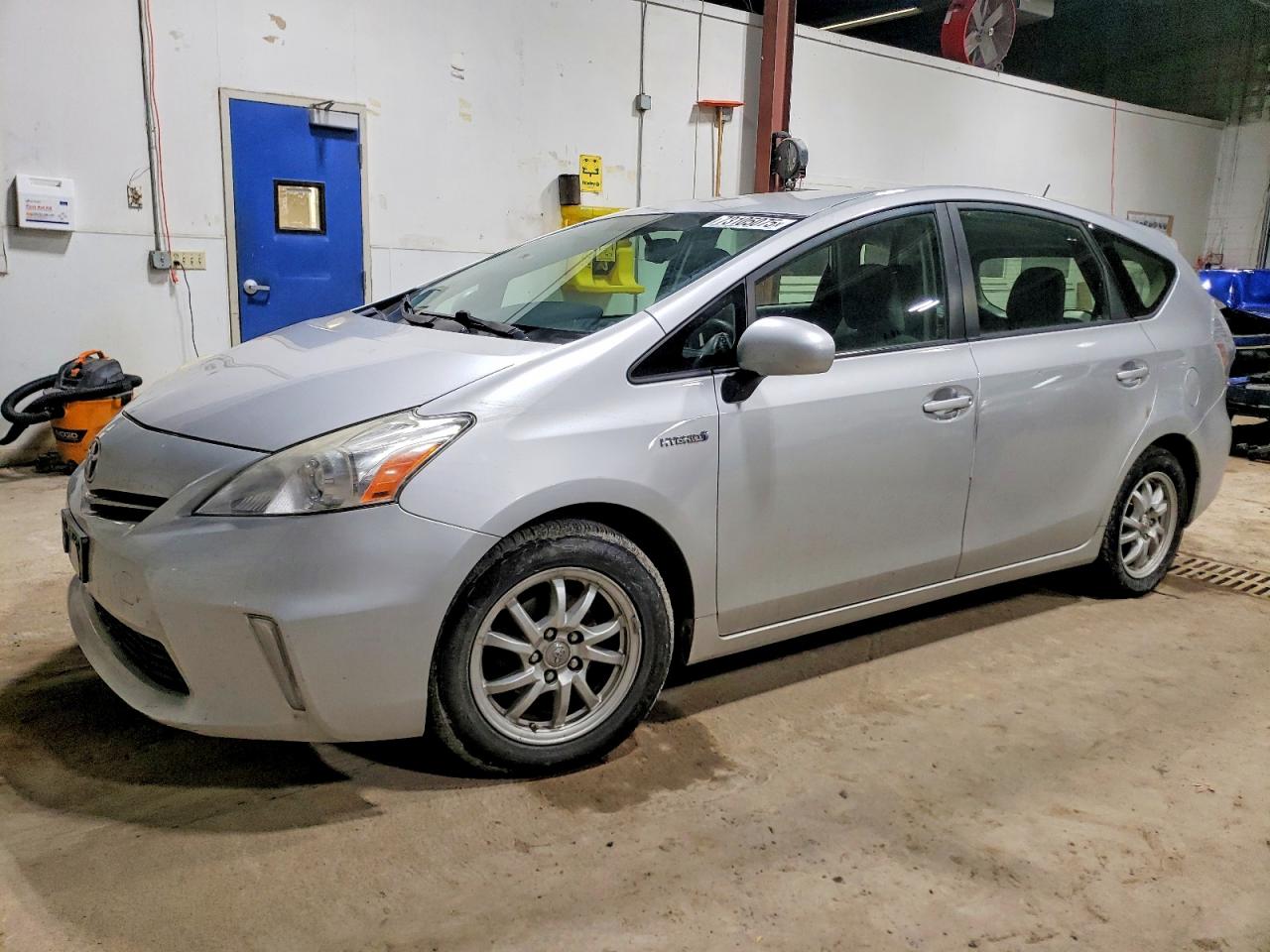 TOYOTA PRIUS V 2013