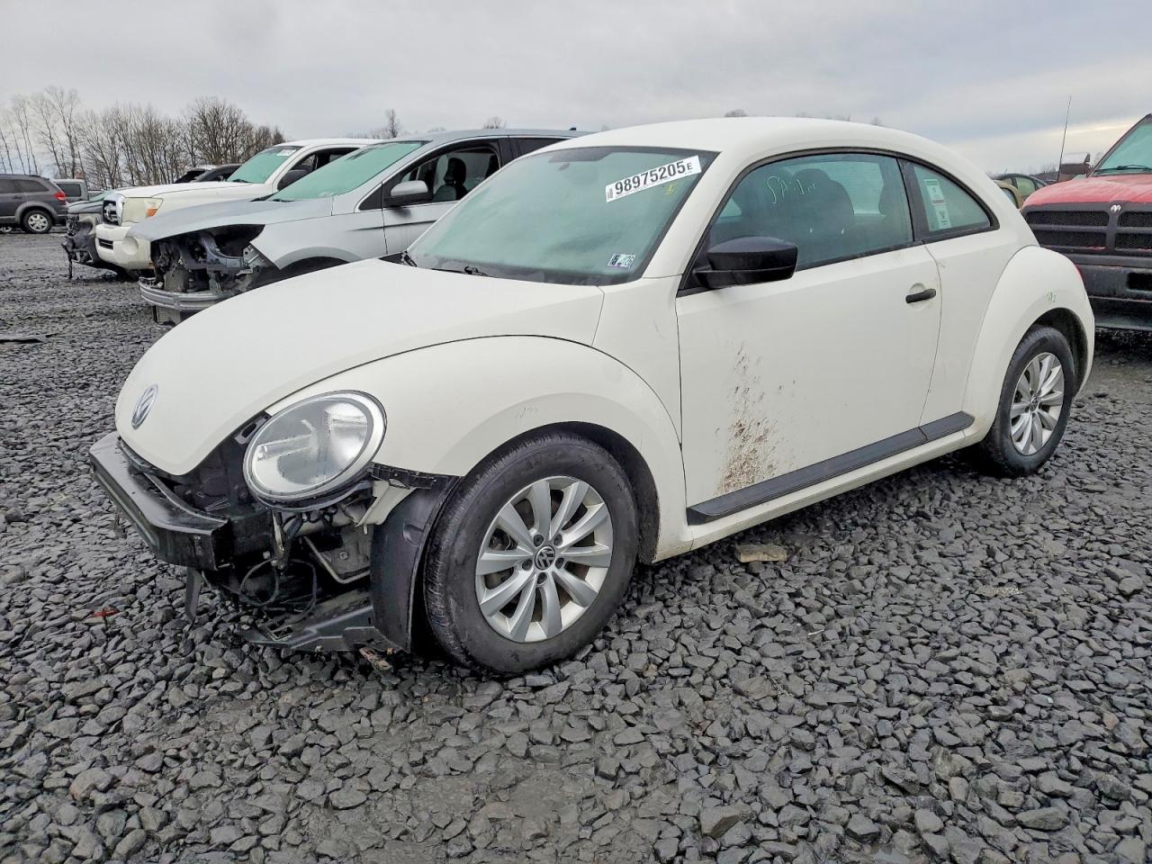 VOLKSWAGEN BEETLE 2013