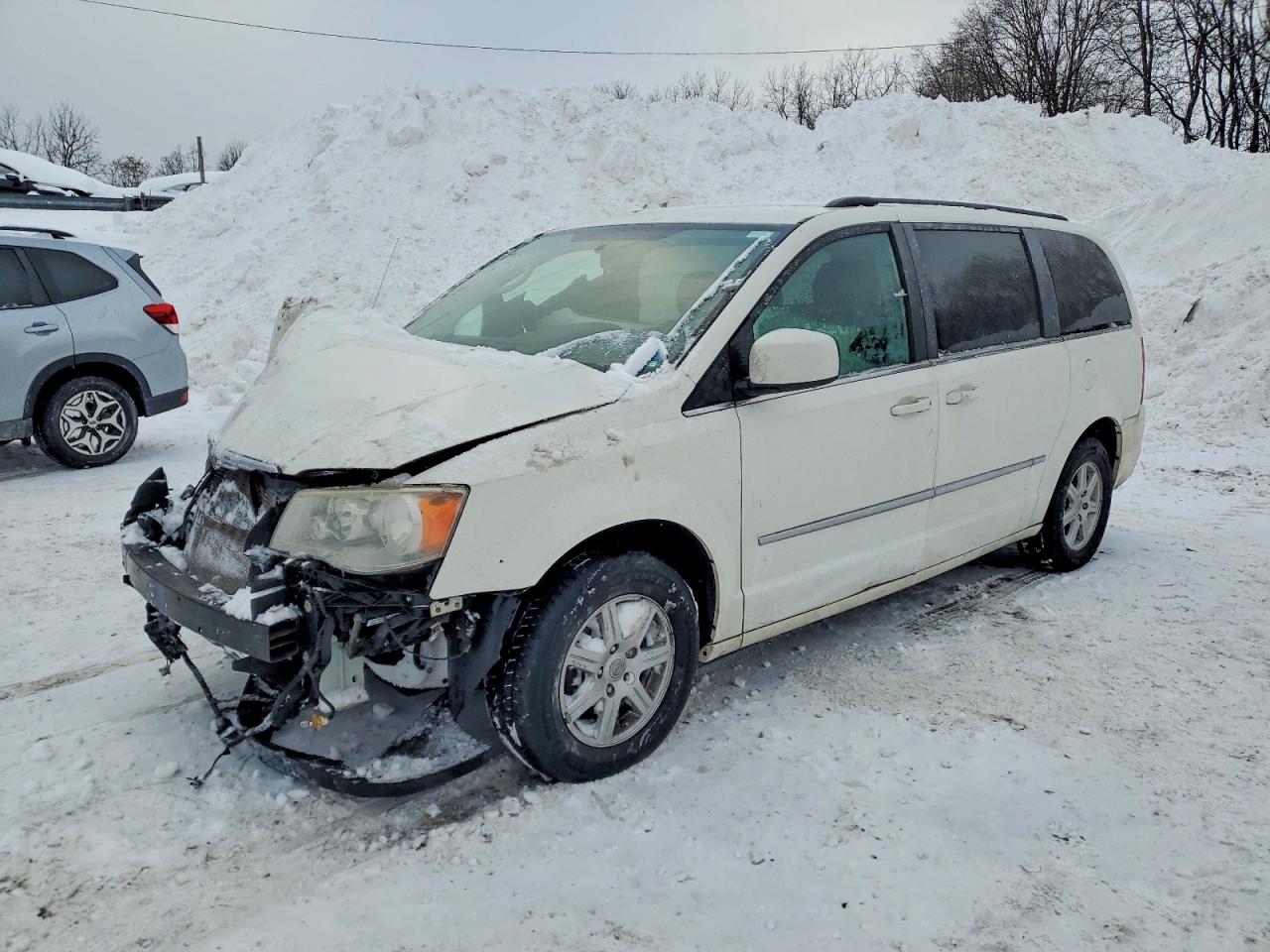 CHRYSLER TOWN & COUNTRY 2010