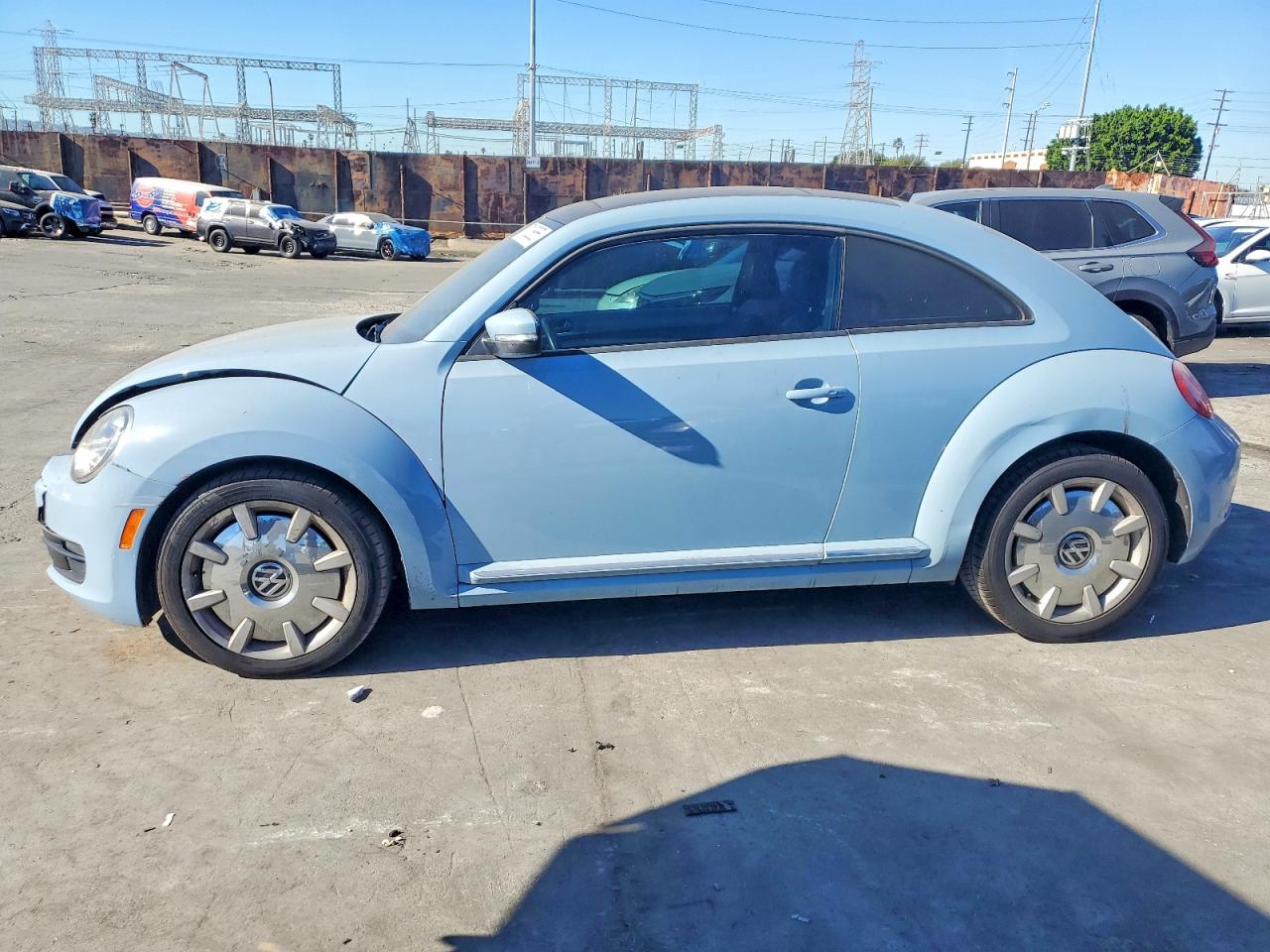 VOLKSWAGEN BEETLE 2013