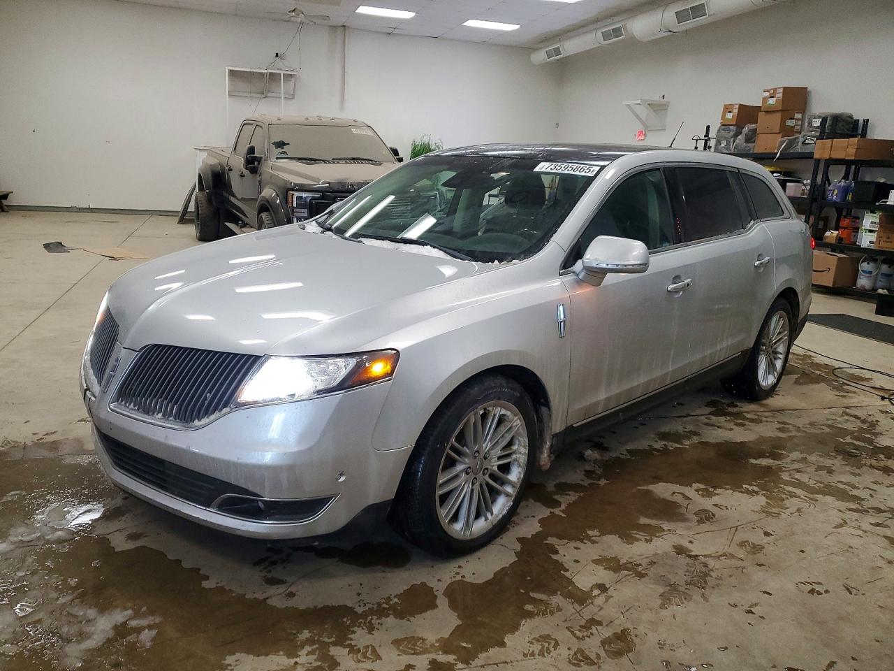 LINCOLN MKT 2013