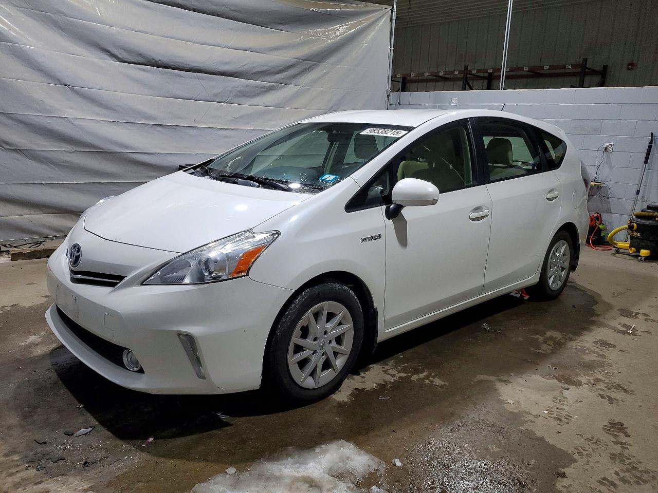 TOYOTA PRIUS V 2013