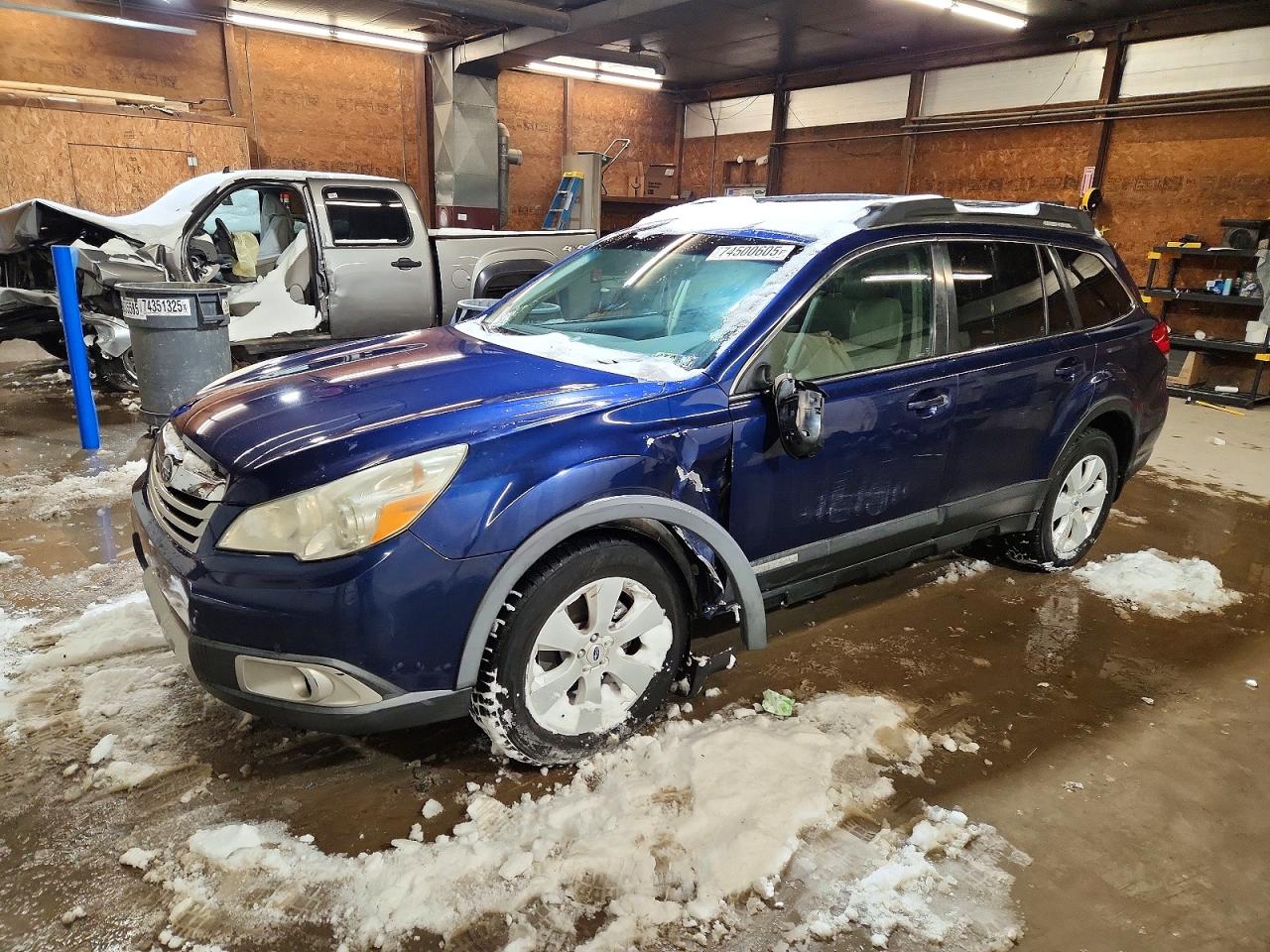 SUBARU OUTBACK 2011