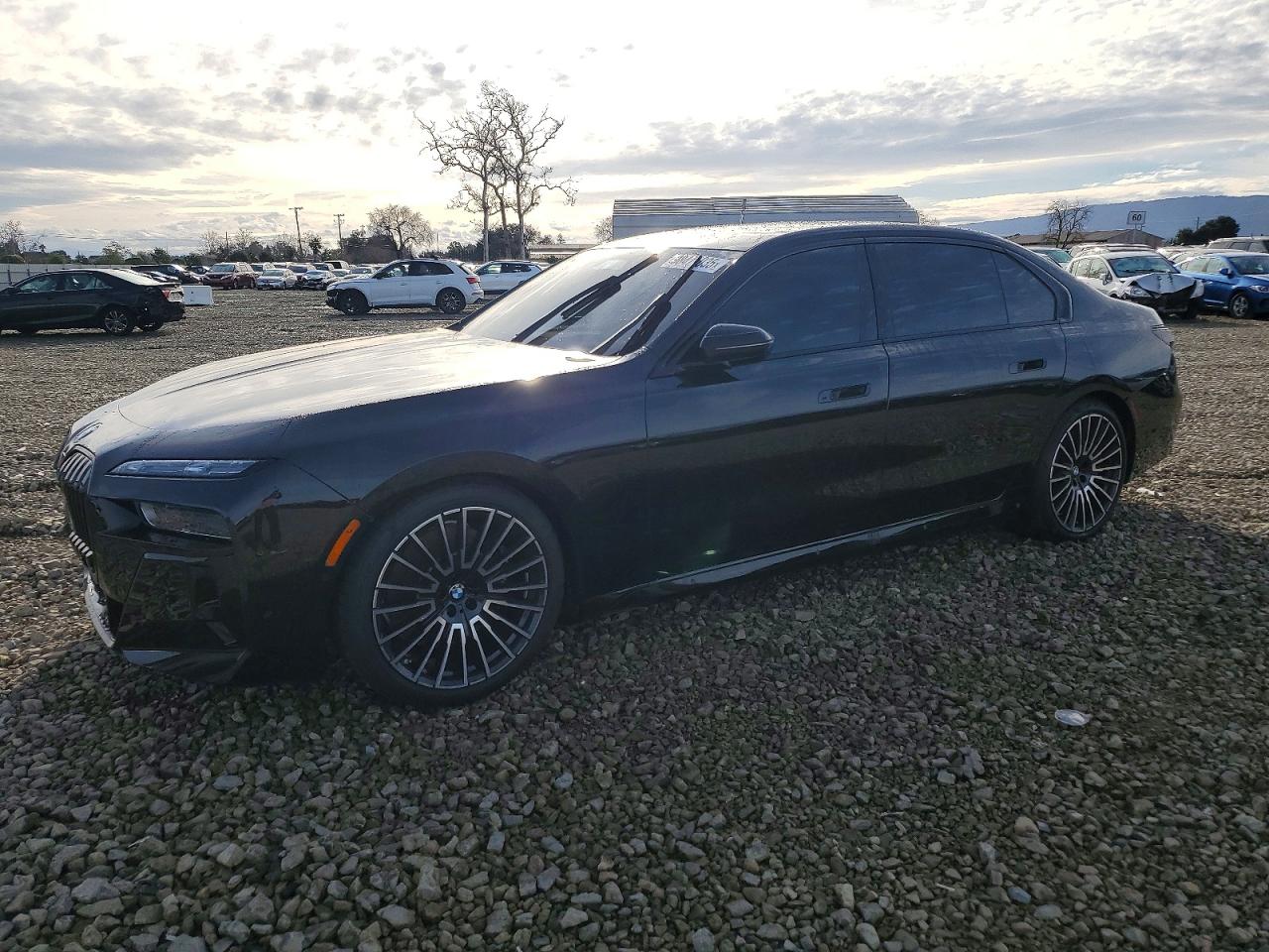 BMW 760 2025