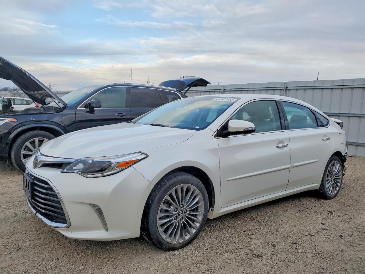 TOYOTA AVALON 2018
