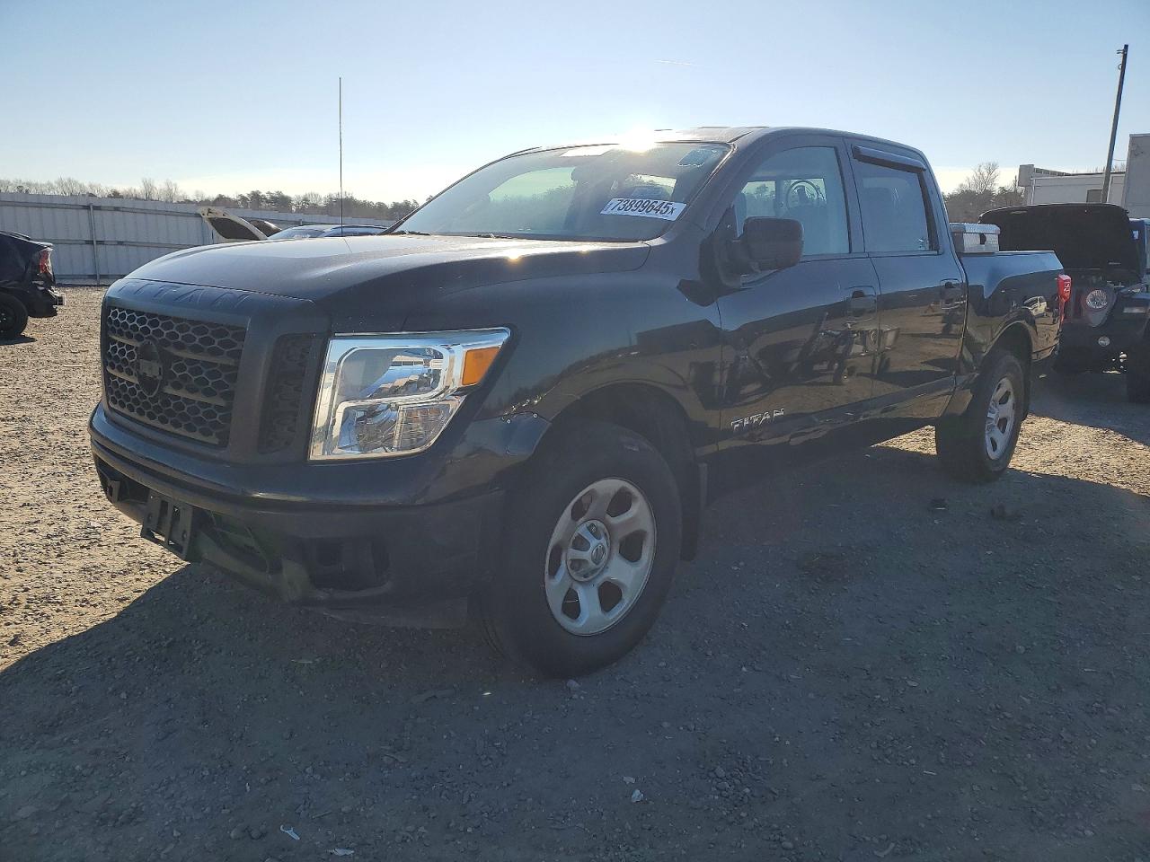 NISSAN TITAN 2017