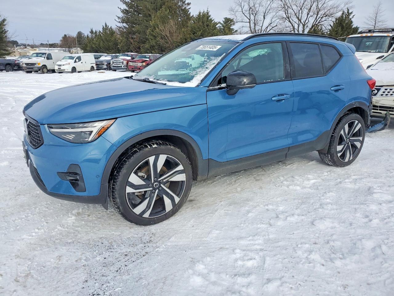VOLVO XC40 2025