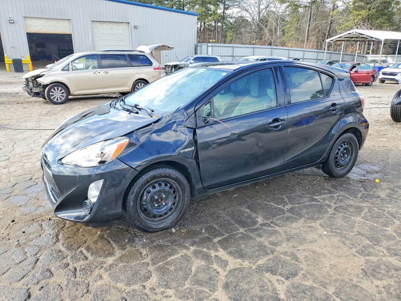TOYOTA PRIUS C 2015