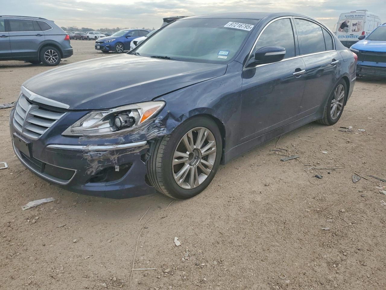 HYUNDAI GENESIS 3. 2012