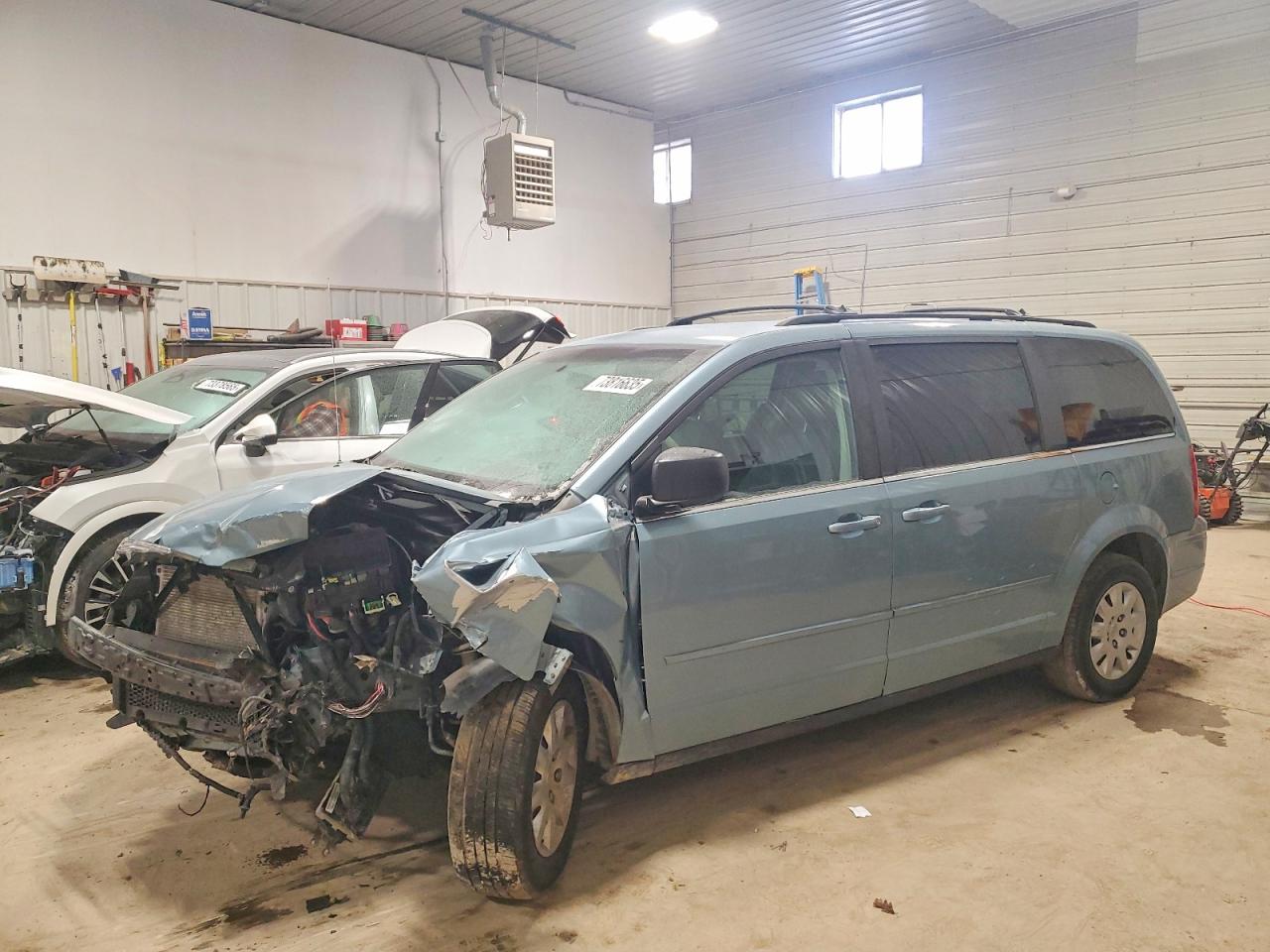 CHRYSLER TOWN & COUNTRY 2010