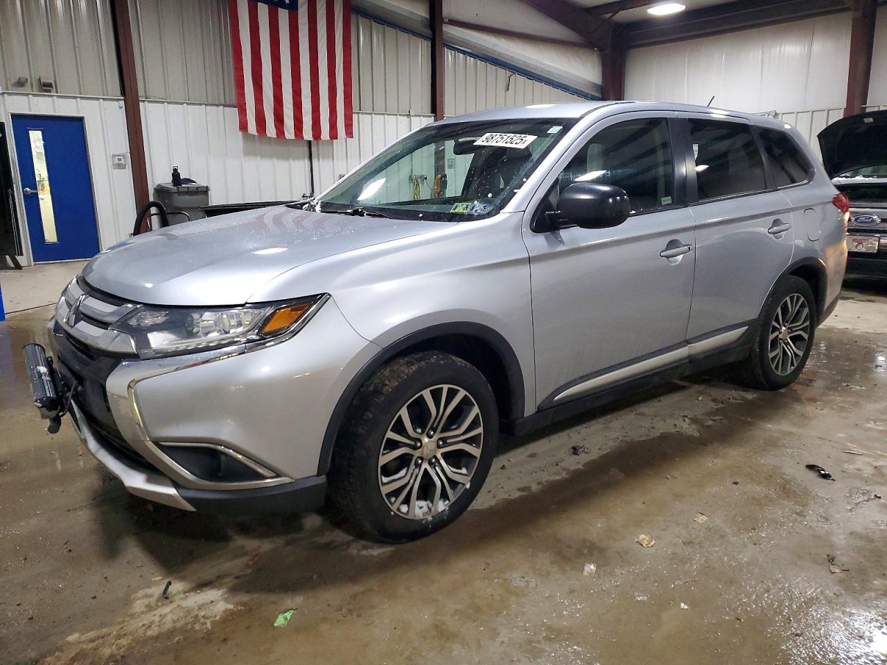 MITSUBISHI OUTLANDER 2016