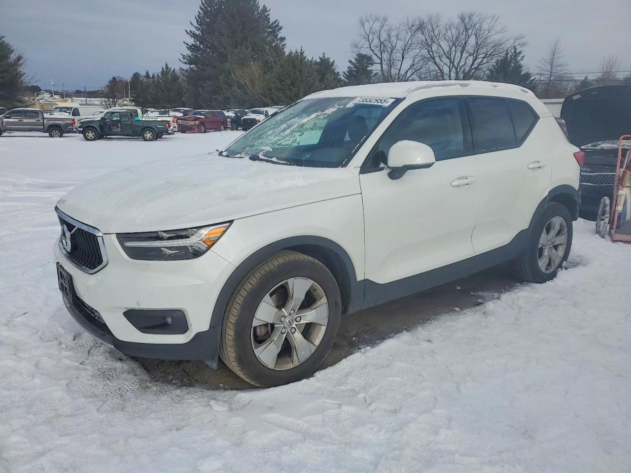 VOLVO XC40 2021