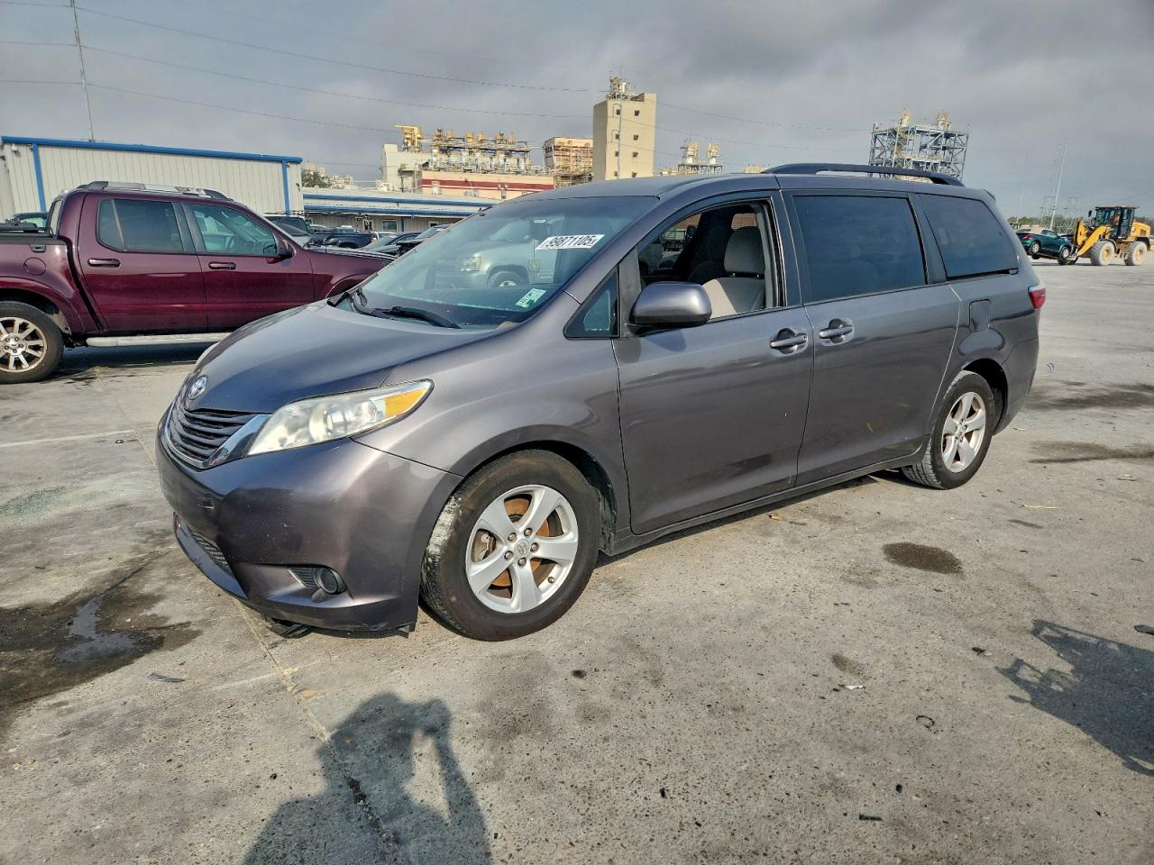 TOYOTA SIENNA LE 2015