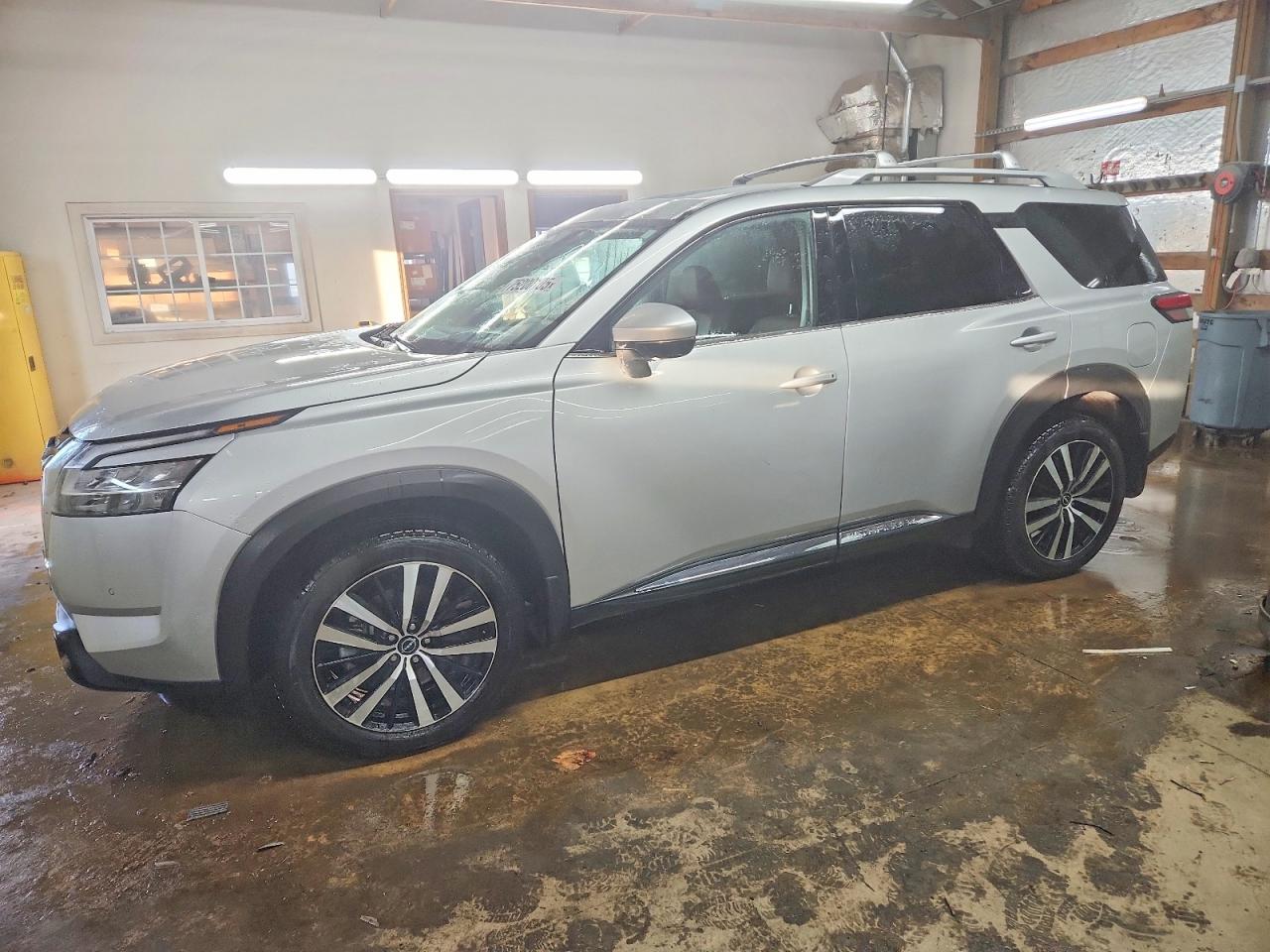 NISSAN PATHFINDER 2024