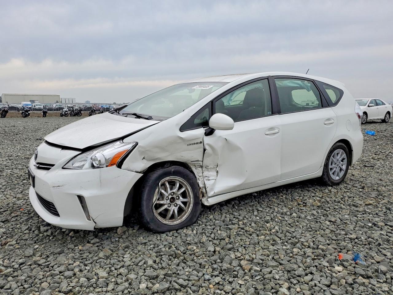 TOYOTA PRIUS V 2014