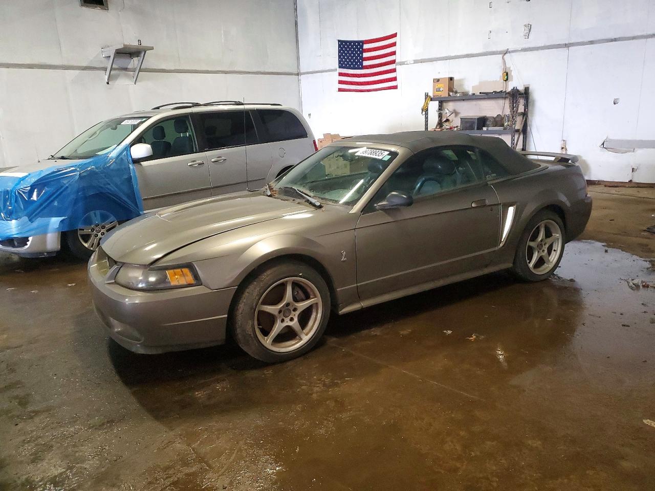 FORD MUSTANG 2001