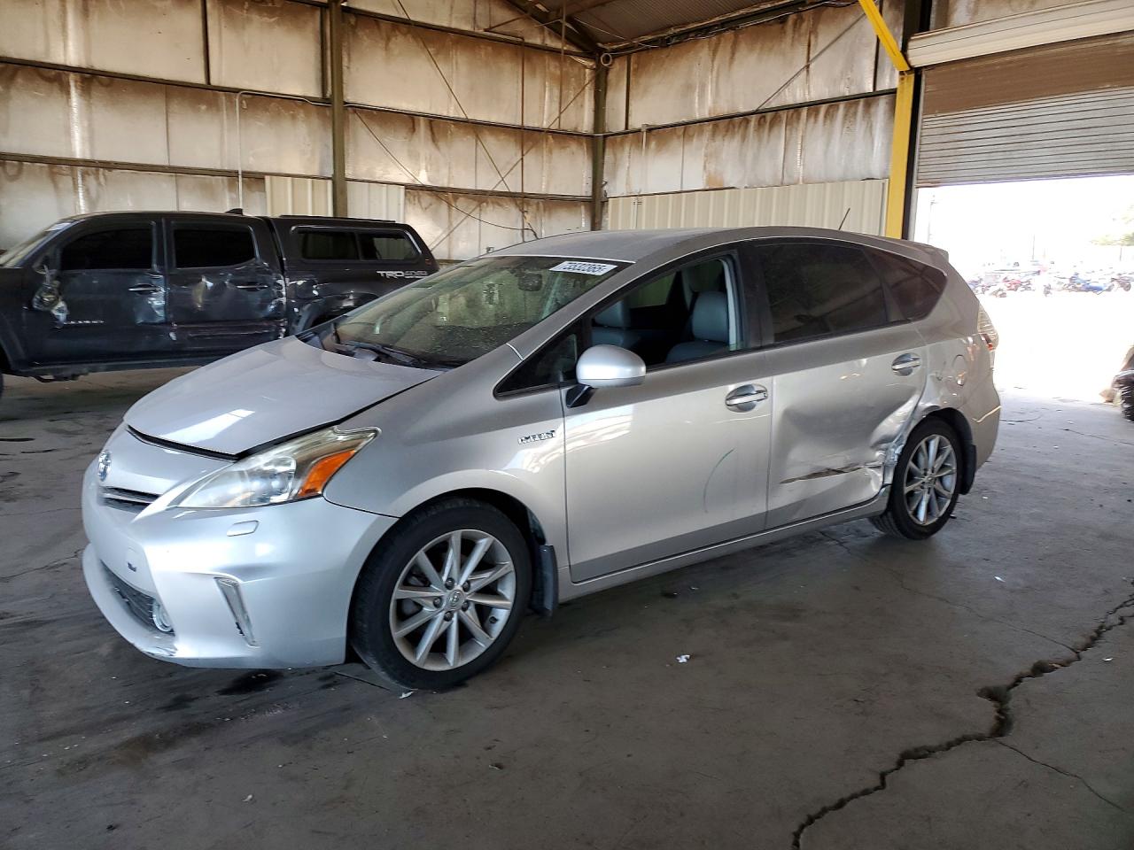 TOYOTA PRIUS V 2012