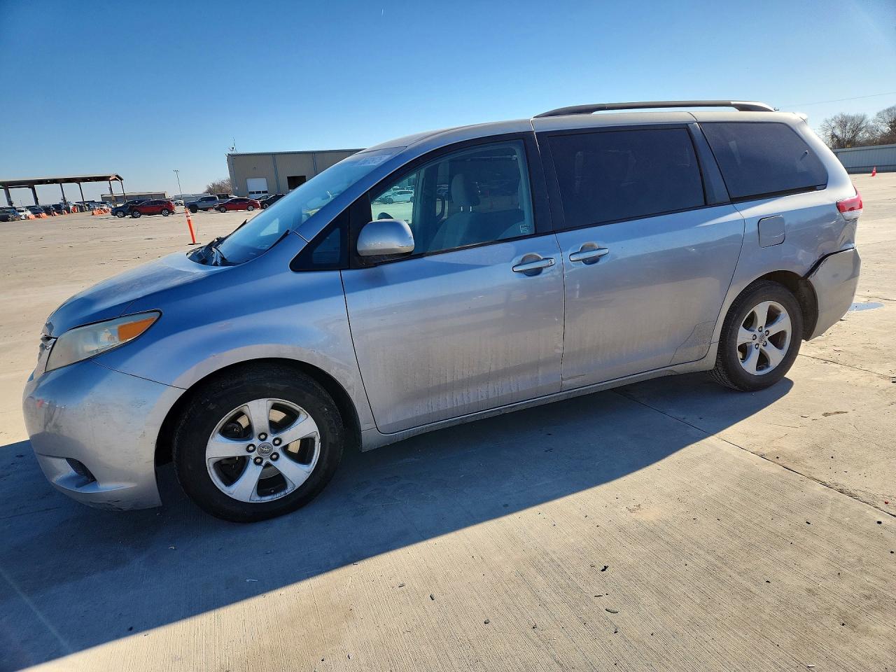 TOYOTA SIENNA 2012