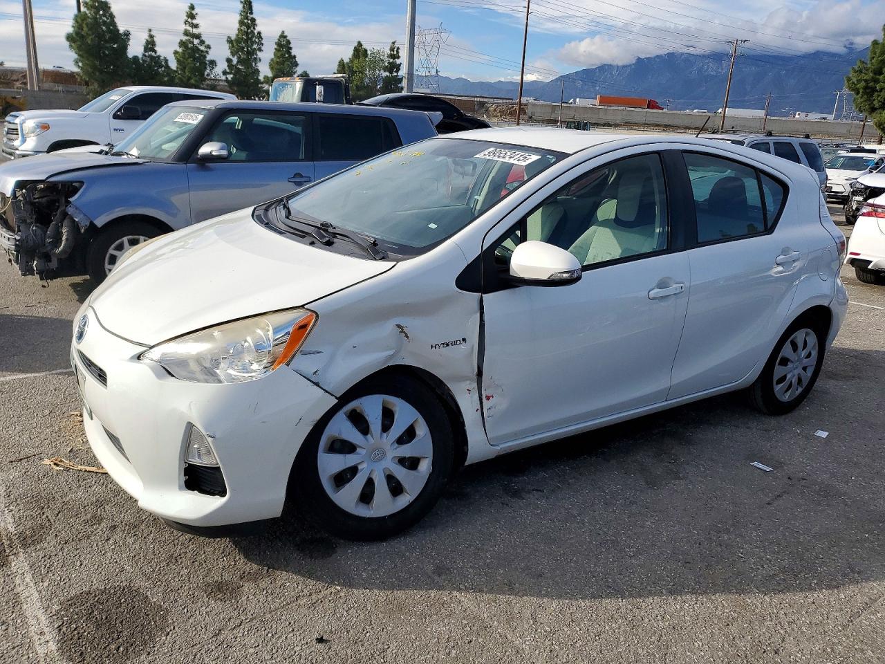 TOYOTA PRIUS C 2014