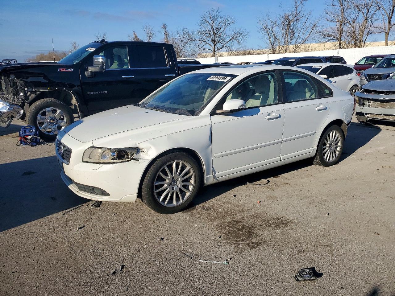 VOLVO S40 T5 2011