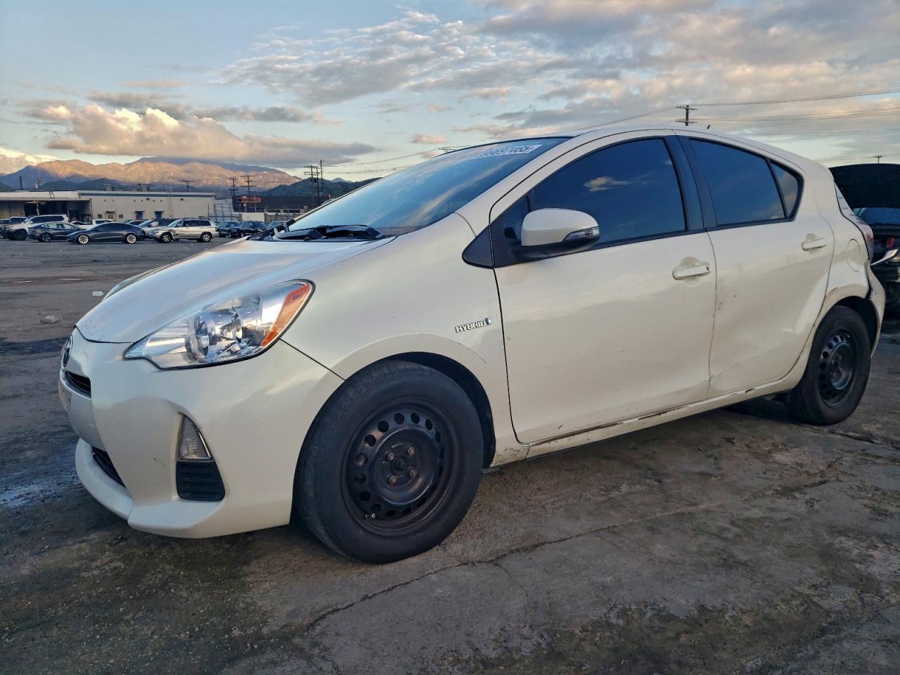TOYOTA PRIUS C 2014