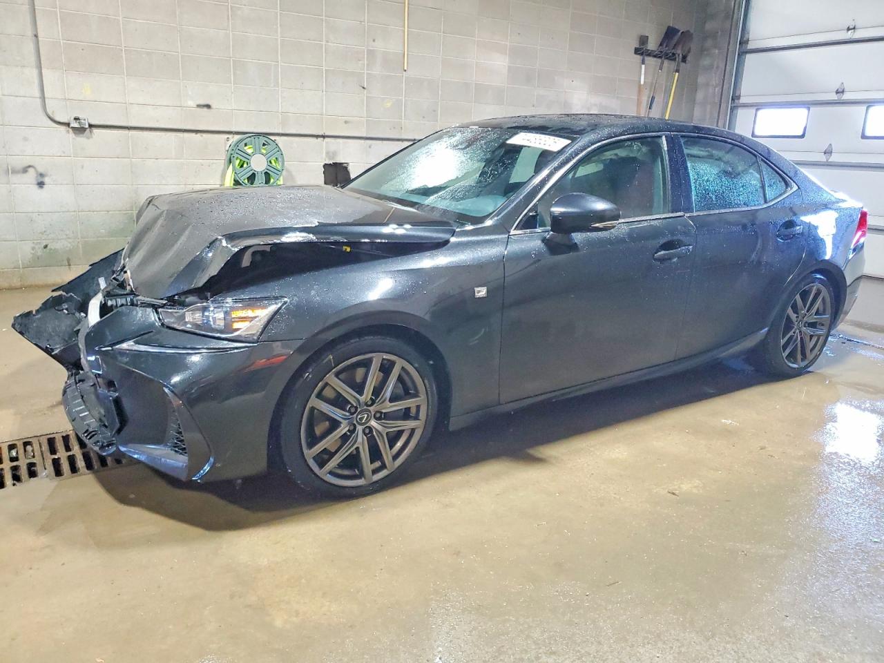 LEXUS IS 2019