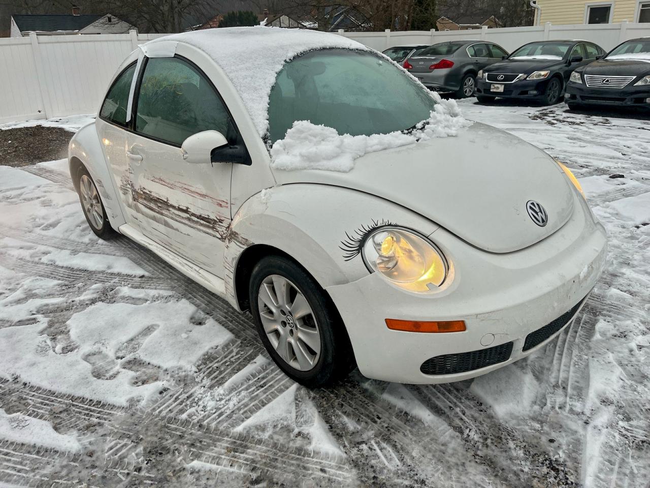VOLKSWAGEN NEW BEETLE 2010