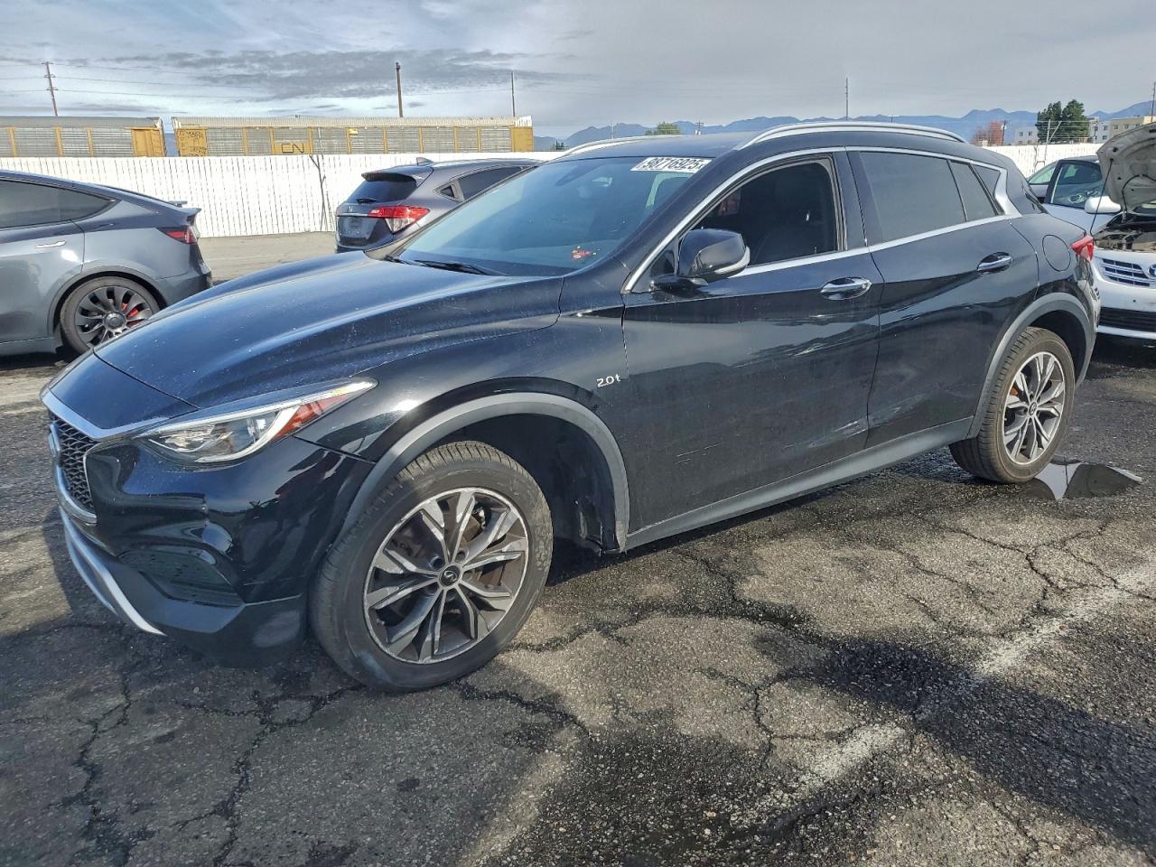 INFINITI QX30 BASE 2018