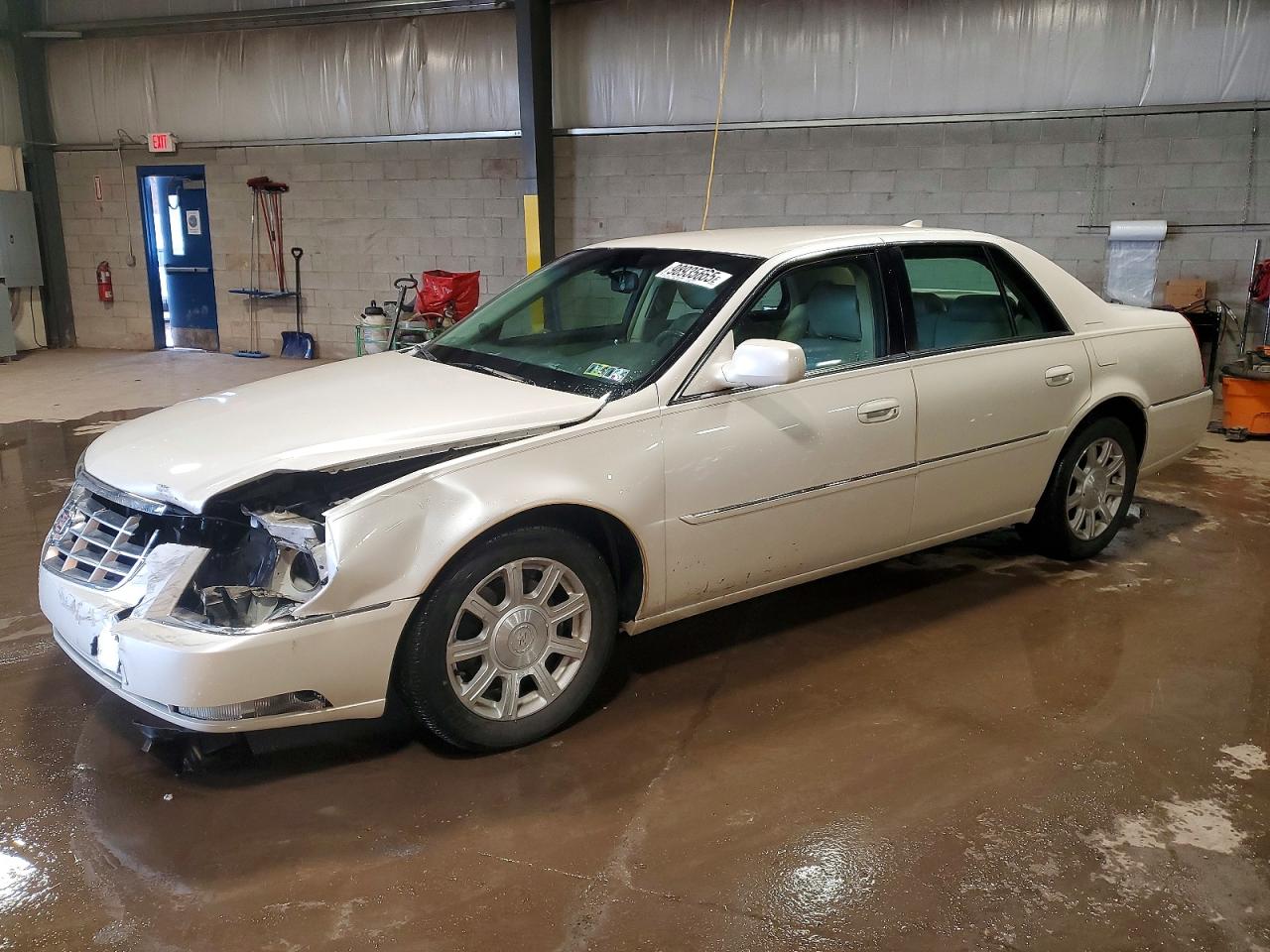 CADILLAC DTS 2011