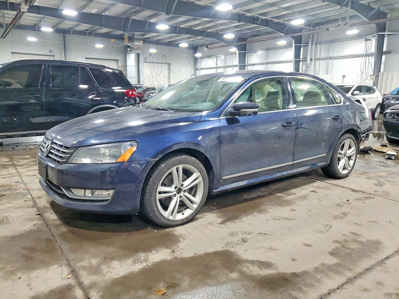 VOLKSWAGEN PASSAT 2013
