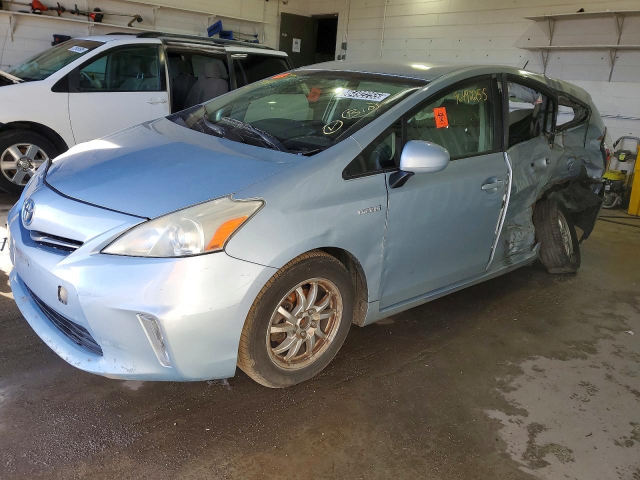 TOYOTA PRIUS V 2014