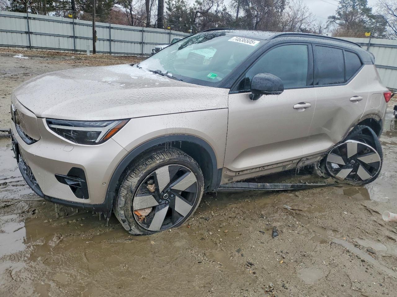 VOLVO XC40 2023