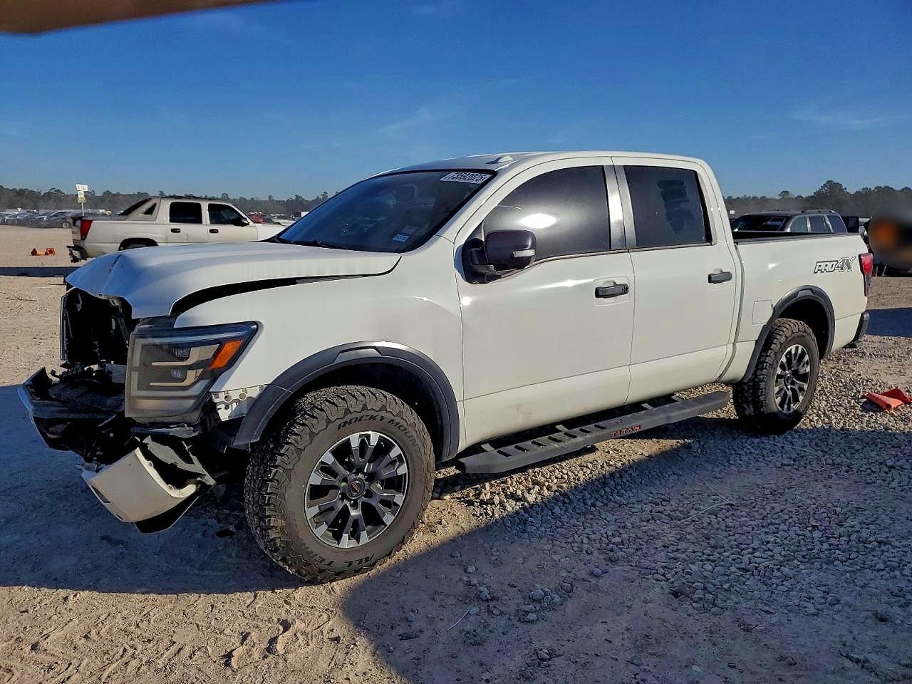 NISSAN TITAN 2021