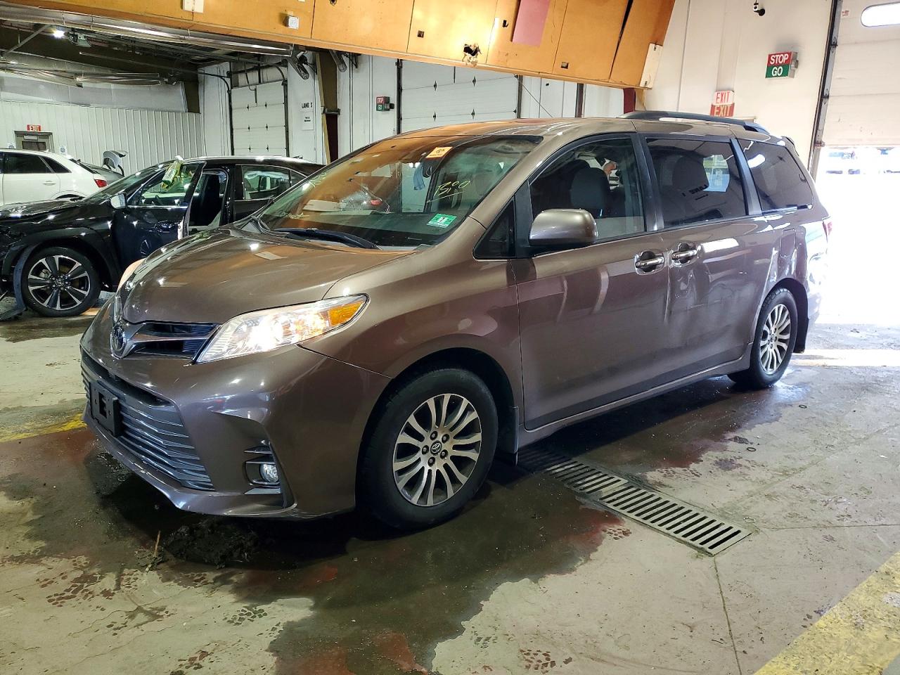 TOYOTA SIENNA 2018