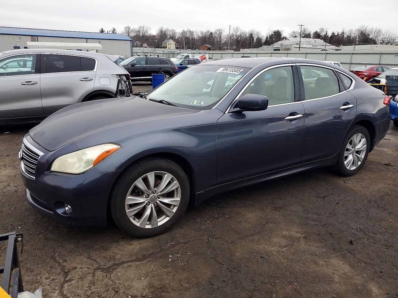 INFINITI M37 2011
