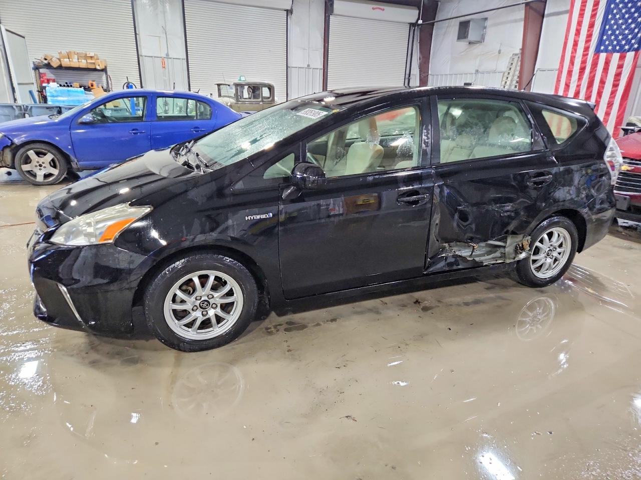 TOYOTA PRIUS V 2012