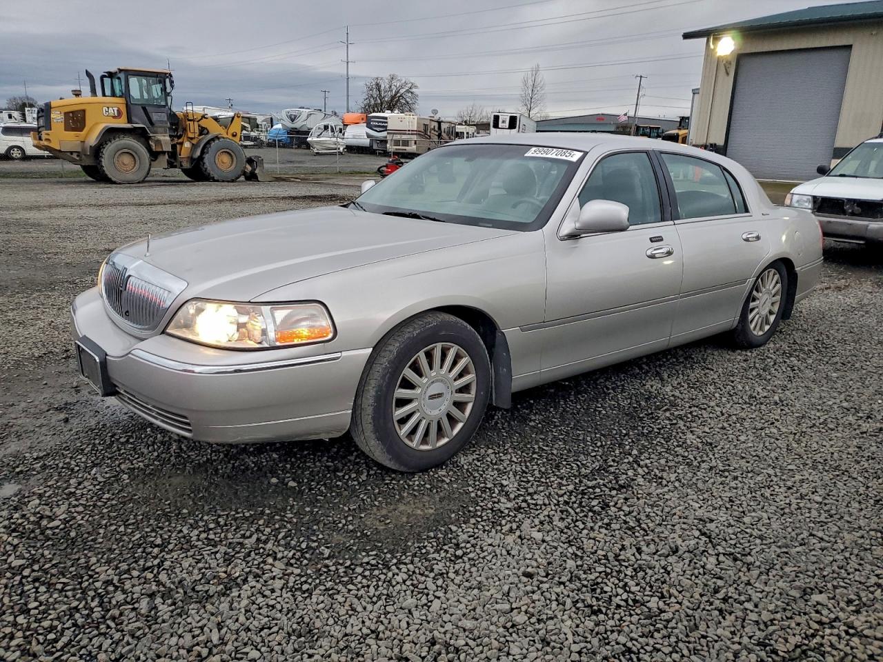 LINCOLN TOWN CAR S 2005