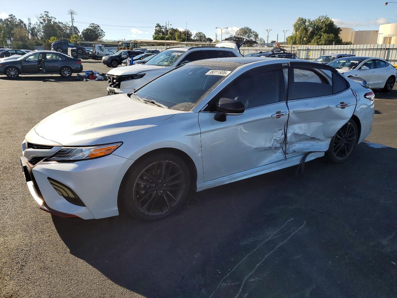 TOYOTA CAMRY 2020