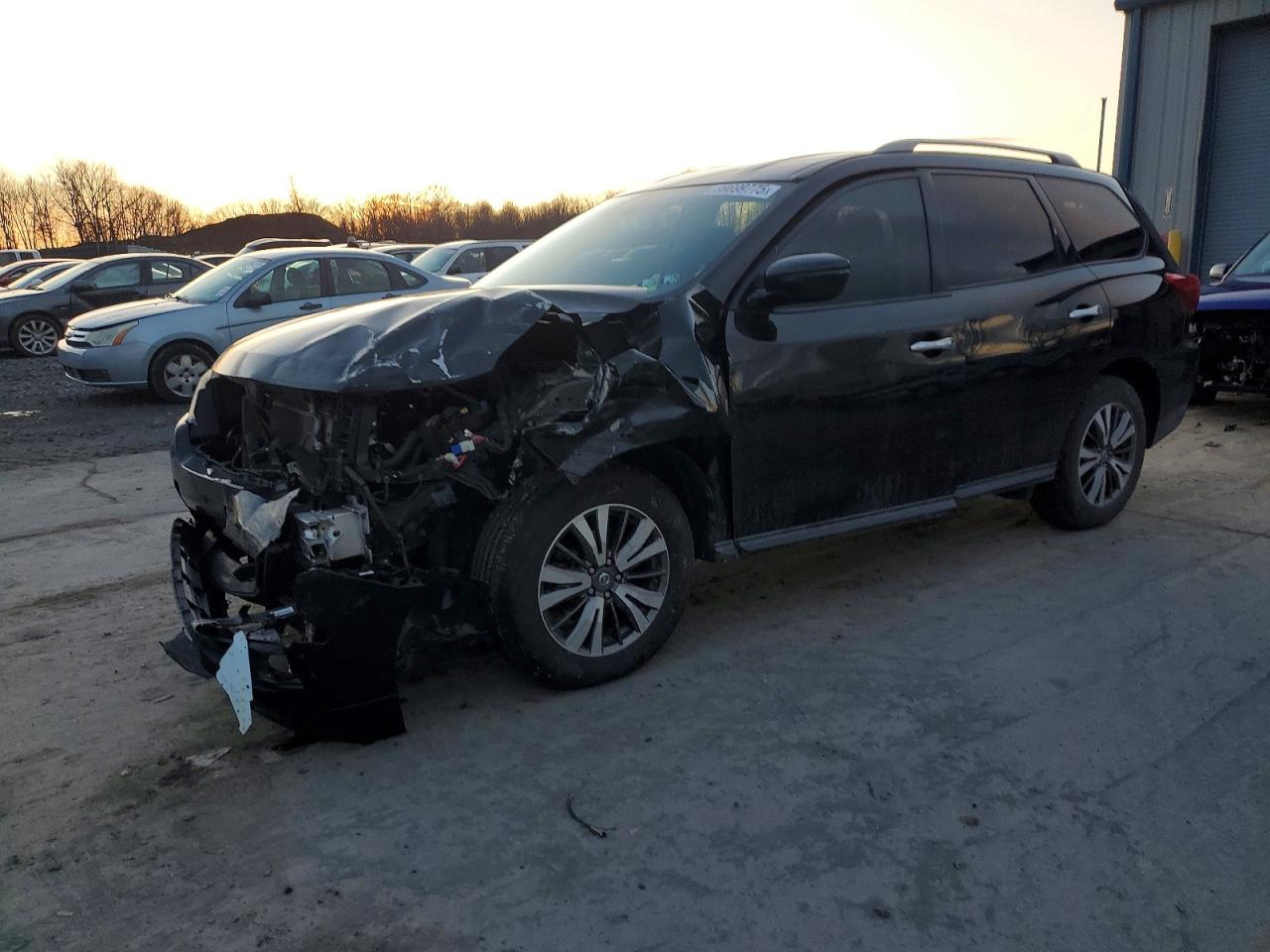 NISSAN PATHFINDER 2019