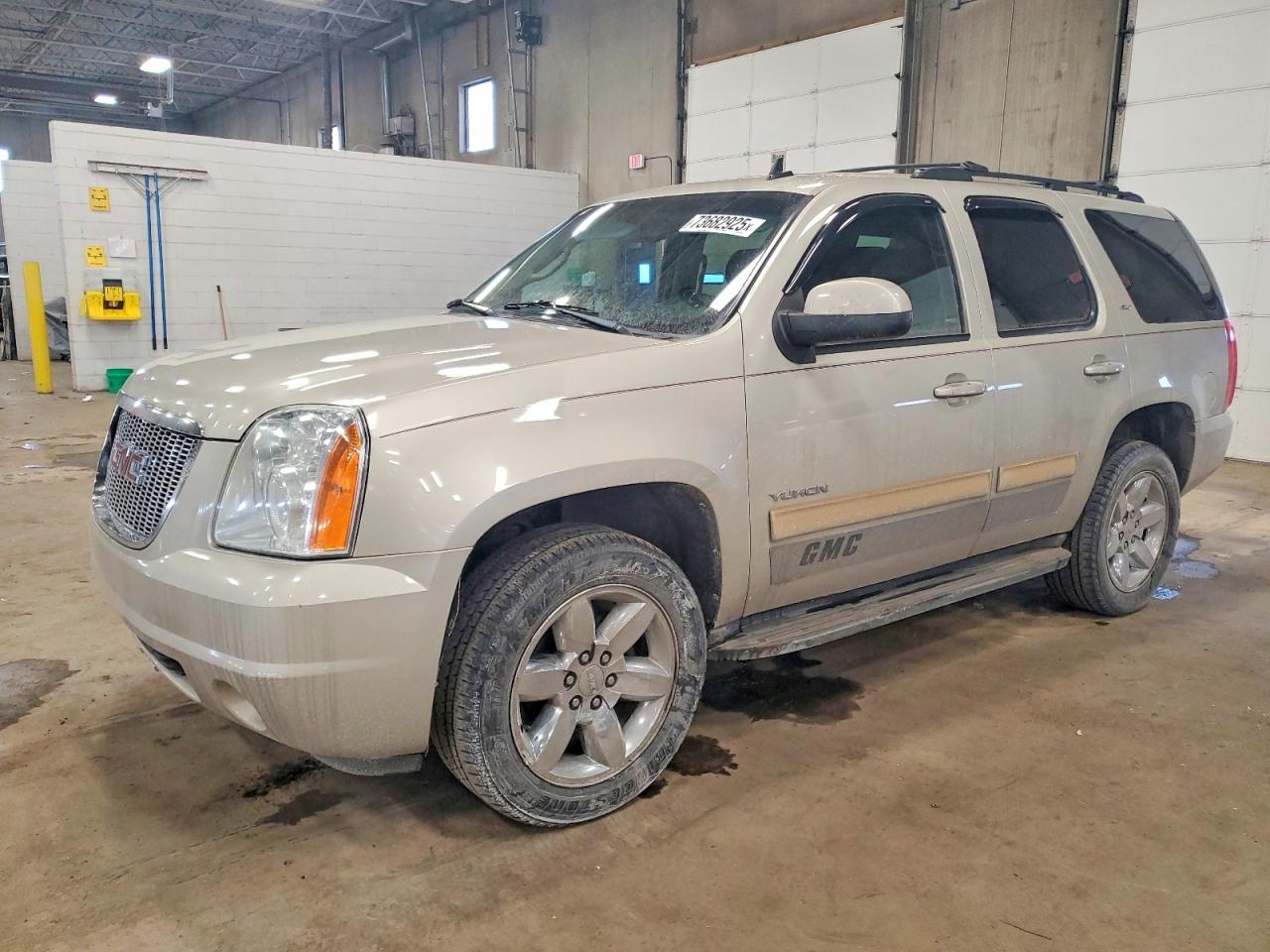 GMC YUKON SLT 2013