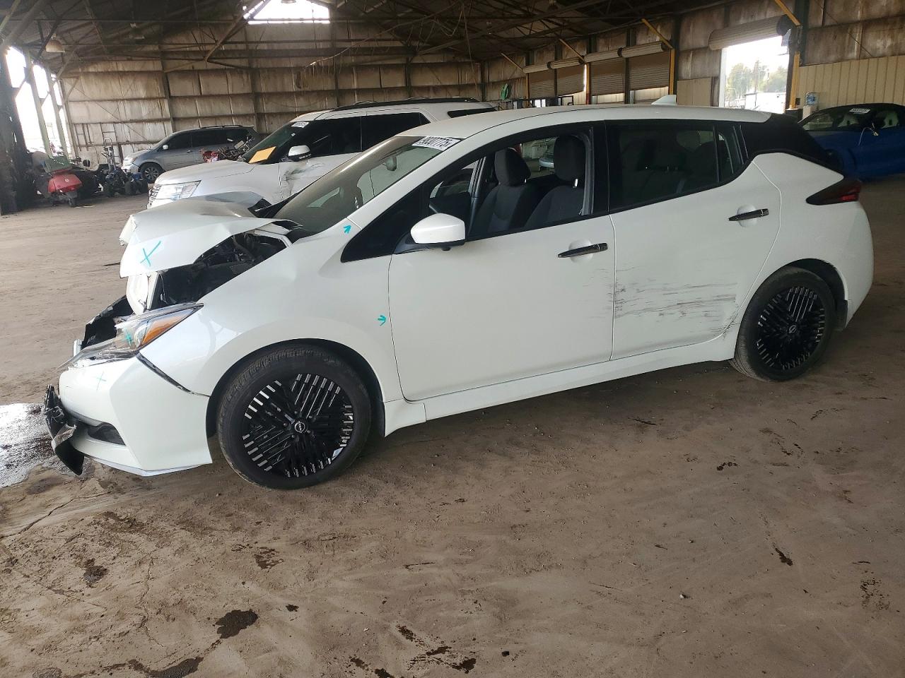 NISSAN LEAF 2025