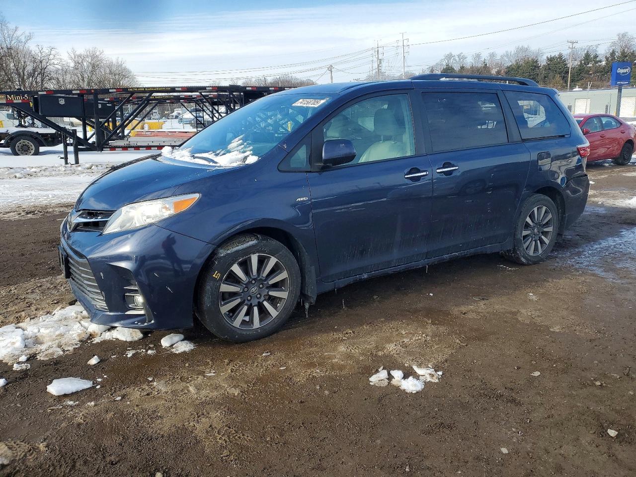 TOYOTA SIENNA 2018