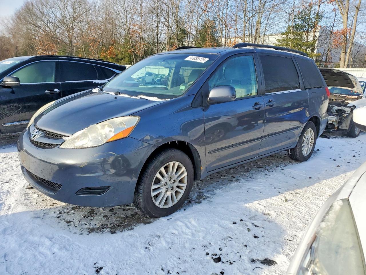 TOYOTA SIENNA XLE 2010