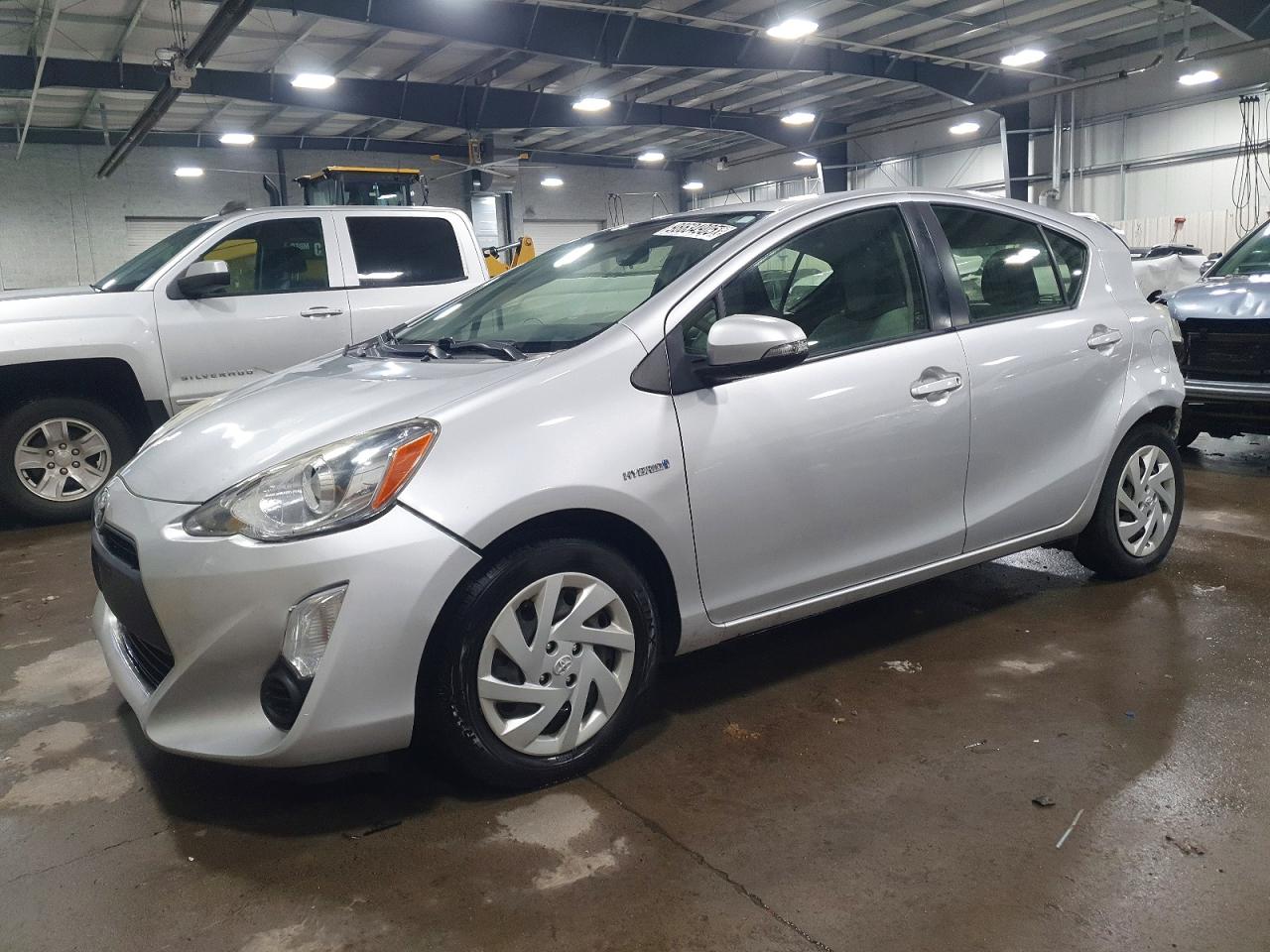 TOYOTA PRIUS C 2015
