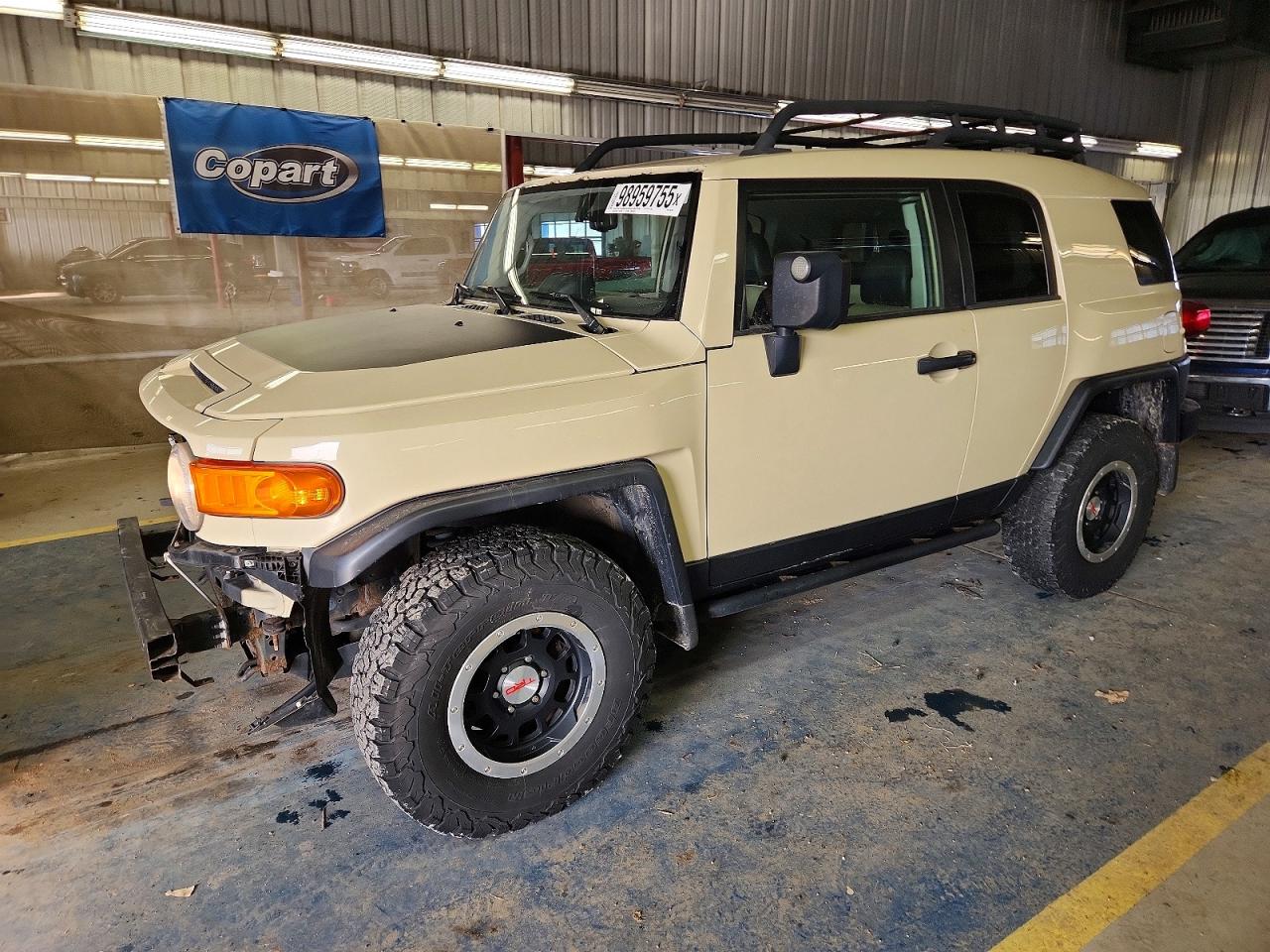 TOYOTA FJ CRUISER 2010